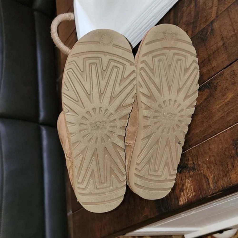 UGG 7 - Picture 4 of 6